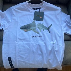Shark palm angles tee
